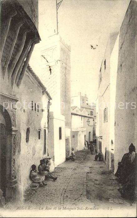 Alger Algerien La Rue et la Mosquee Sidi Ramdan