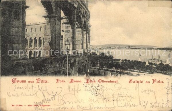 Pola Pula Croatia Arena mit Blick auf die Oliveninsel