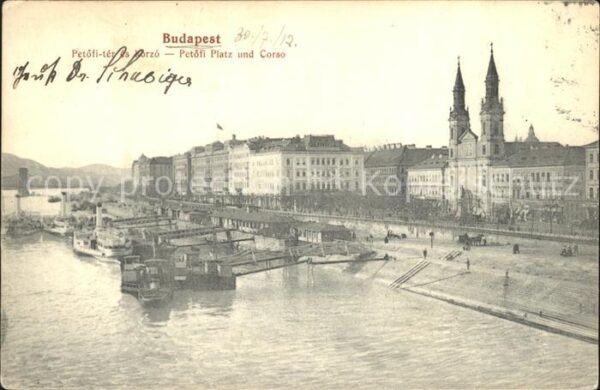 Budapest Petöfi Platz und Corso