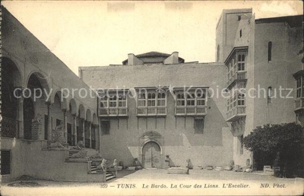 Tunis Bardo Cour des Lions Escalier