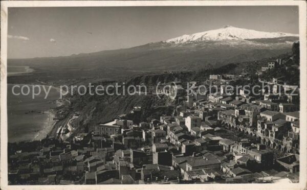 Taormina Sizilien Fliegeraufnahme Panoram am Meer