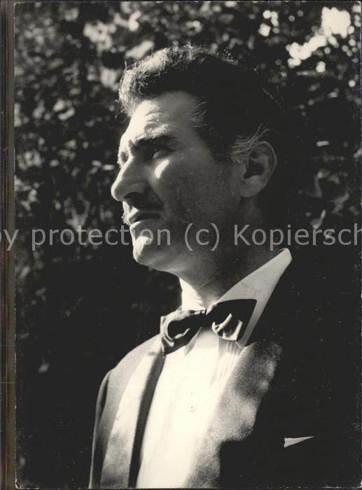 Italien Italia Italy Portrait Junger Mann mit Fliege