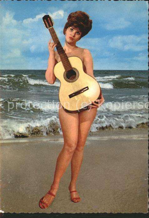 Gitarre Frau Erotik Strand
