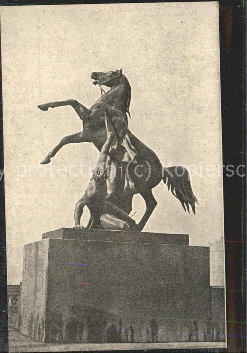 Leningrad St Petersburg statue du pont