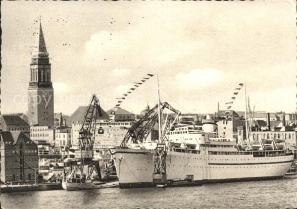 Dampfer Oceanliner Kiel Hafen