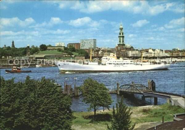 Schiffe Ships Navires Hamburg Hafen St. Michaeliskirche
