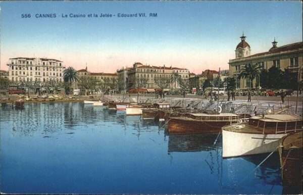 Cannes Alpes-Maritimes Casino et la Jetee Schiff