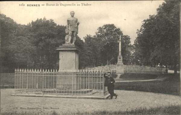 Rennes Ille-et-Vilaine Statue Dugueselin Thabor