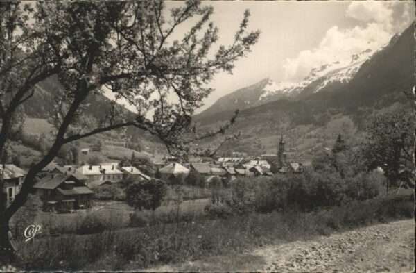 Thones Vue generale Tournette