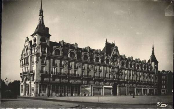 Mezieres-sur-Seine Batiment Communal