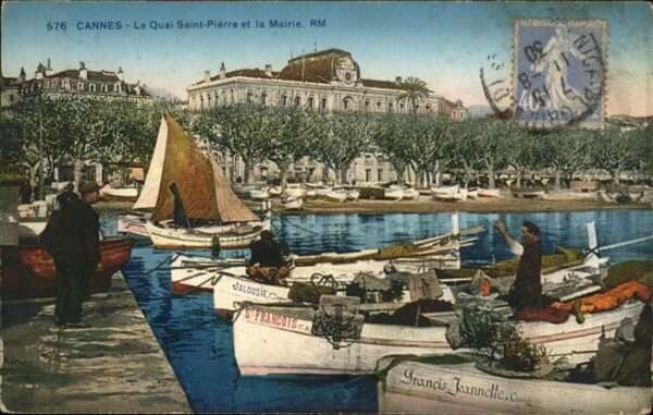 Cannes Alpes-Maritimes Le Quai Saint_Pierre
Mairie