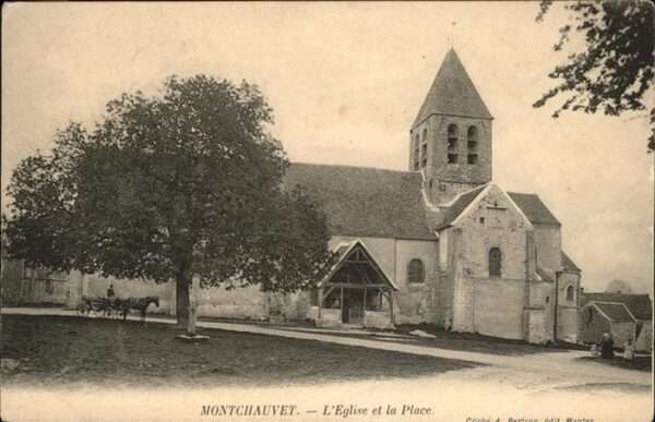 Montchauvet Calvados Eglise et la Place