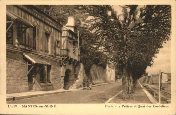 Mantes-sur-Seine Porte aux Prêtres Quai des Cordeliers