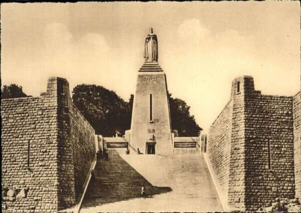 Verdun Meuse Monument á la Victoire