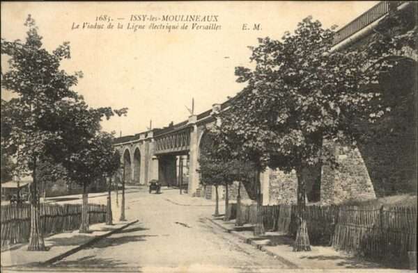 Issy-les-Moulineaux Viaduc de la Ligue electrique de Veersa