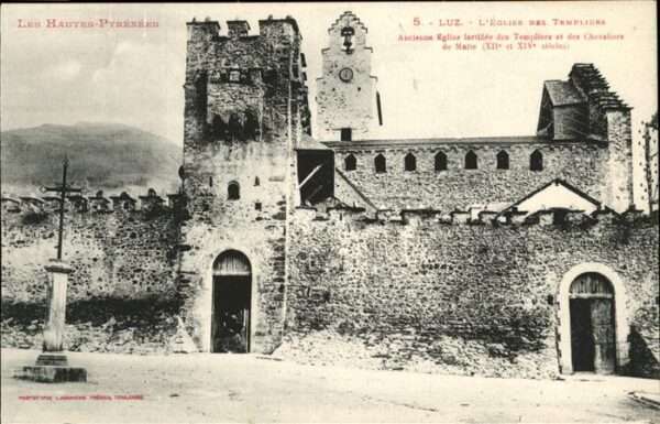 Luz-Saint-Sauveur Hautes Pyrenees Eglise