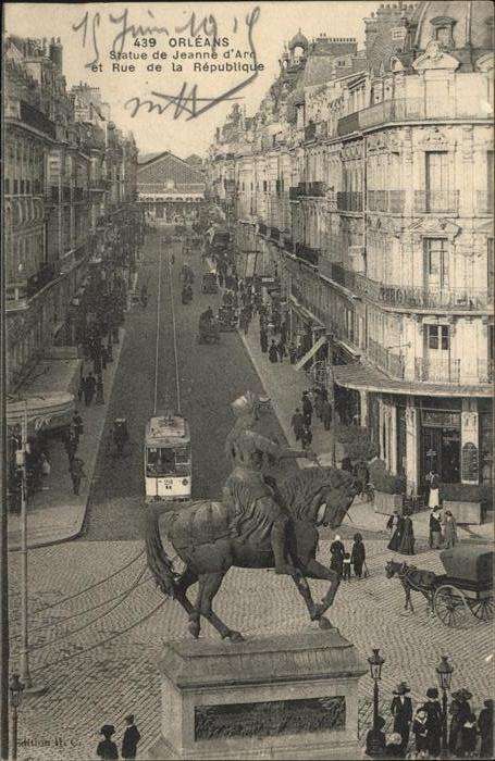 Orleans Loiret Statue Jeanne d Arc Strassenbahn Kutsch