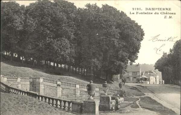 Dampierre-le-Chateau Fontaine