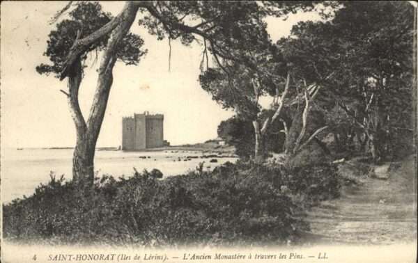 Saint Honorat Monastere a travers les Pins