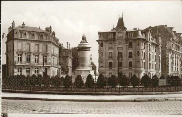 Reims Champagne Ardenne Esplanade Ceres Monument des Infirmiers