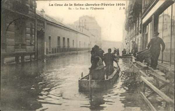 Paris Crue de la Seine Rue de L'Universite