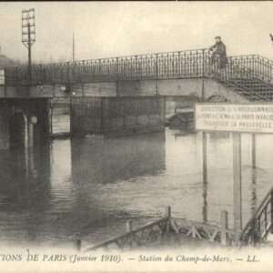 Paris Inondations Station du Champ de Mars