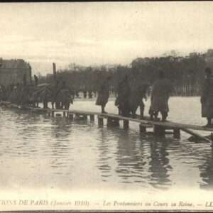 Paris Inondations Les Pontoniers au Cours la