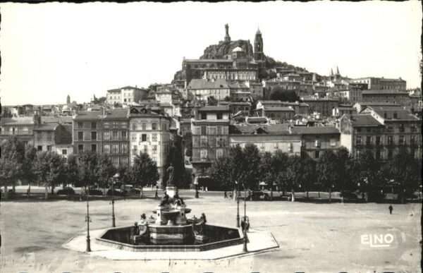 Le Puy-en-Velay Place Breuil Fontaine Crozatier Brunnen