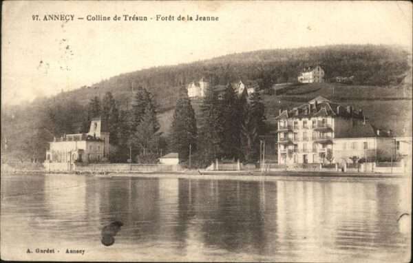 Annecy Haute-Savoie Colline Tresun Foret Jeanne