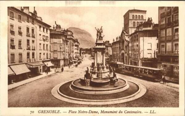 Grenoble Place Notre Dame Monument Centenaire St