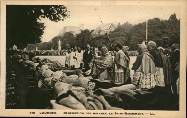 Lourdes Hautes Pyrenees Benediction Malades Saint Sacrement