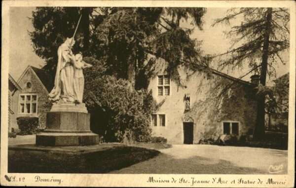 Domremy-la-Pucelle Vosges Ste Jeanne Statue