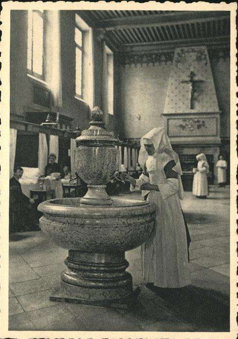 Beaune Fontaine Salle Saint Louise