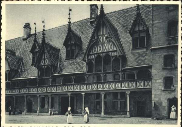 Beaune Hotel Dieu Lucarnes Cour honneur