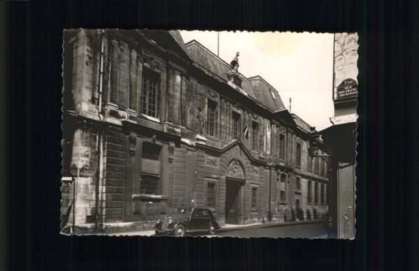 Paris Musee Carnavalet Facade
