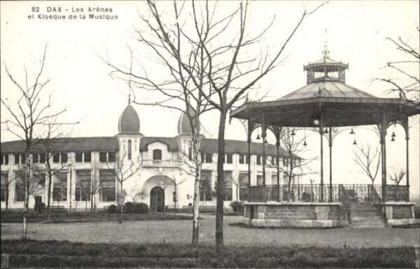 Dax Les Arenes Kiosque Musique