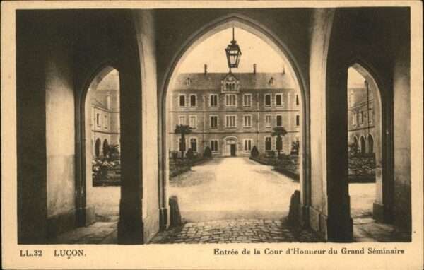 Lucon Cour d_Honneur Grand Seminaire