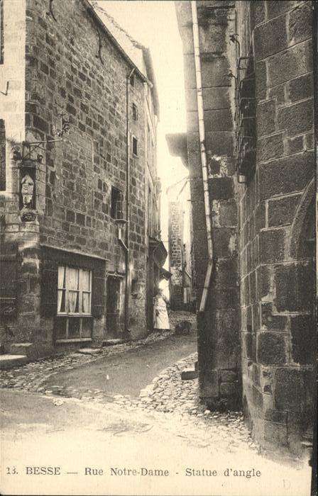 Besse Cantal Rue Notre Dame Statue d_angle