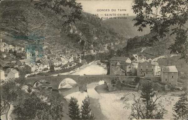 Gorges du Tarn Sainte Enime Pont et la Vallee
