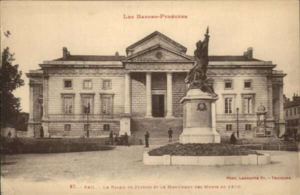 Pau 64 Palais Justice Monument des Morts