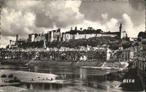 Chinon Chateau et la Loire