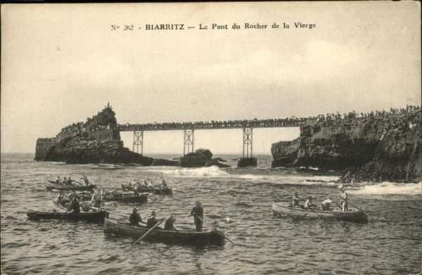 Biarritz Pyrenees Atlantiques Pont Rocher de la Vierge Schiff