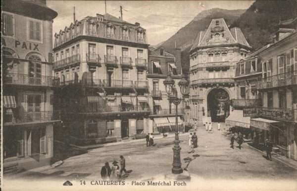 Cauterets Place Marechal Foch