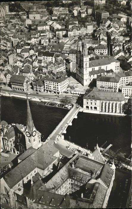 Zuerich Fliegeraufnahme Grossmünster Brücke