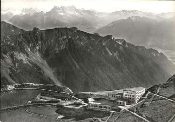 Rochers de Naye Fliegeraufnahme Grand Hotel