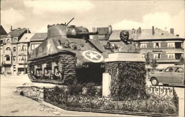 Bastogne Liege Tank et Buste du General Mac Auliffe