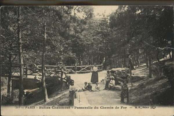 Paris Buttes Chaumont Passerelle