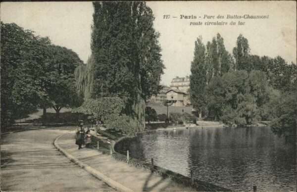 Paris Parc des Buttes-Chaumont Lac