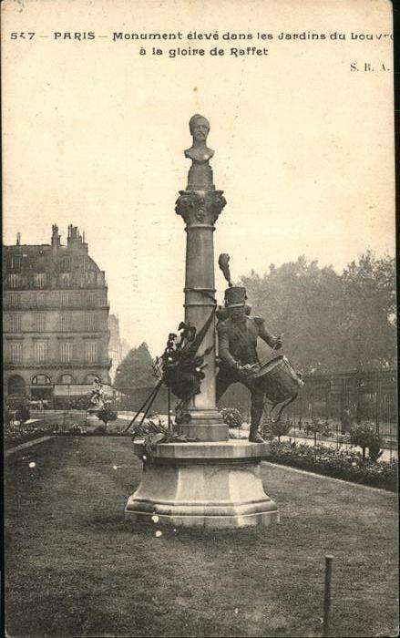 Paris Monument eleve 
Jardin du Louvre
Gloi