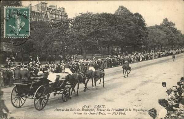 Paris Avenue du Bois-de-Boulogne